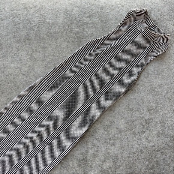 Windsor knitted striped open back midi dress - Picture 2 of 3